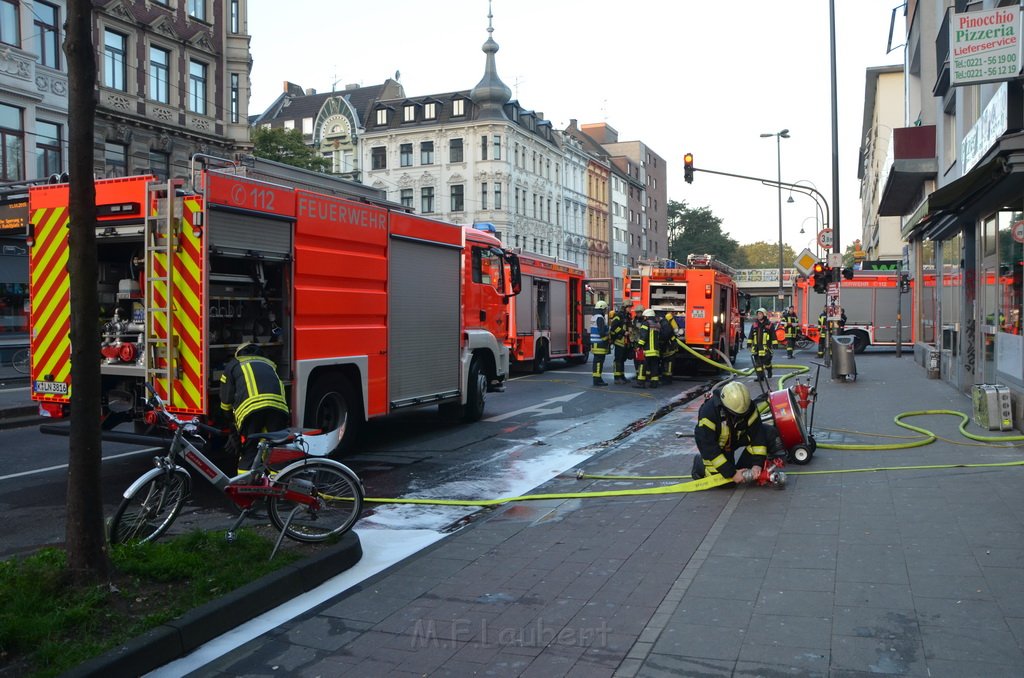 Feuer 2 Koeln Neustadt Sued Aachenerstr P52.JPG - Miklos Laubert